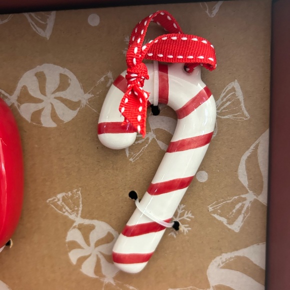 Rae Dunn PEPPERMINT KISSES Mug And Candy Cane Ornament Gift Set In Box NEW - Picture 3 of 4